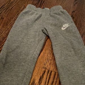 Gray Nike sweatpants… boys 4t
